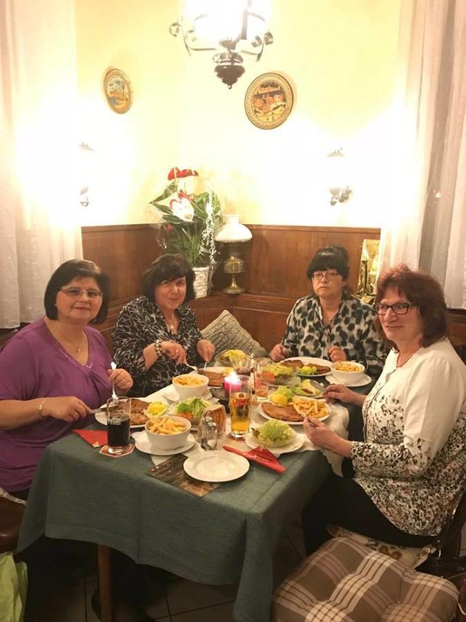 ホテルGasthaus Hirschberg ルートヴィヒスブルク エクステリア 写真
