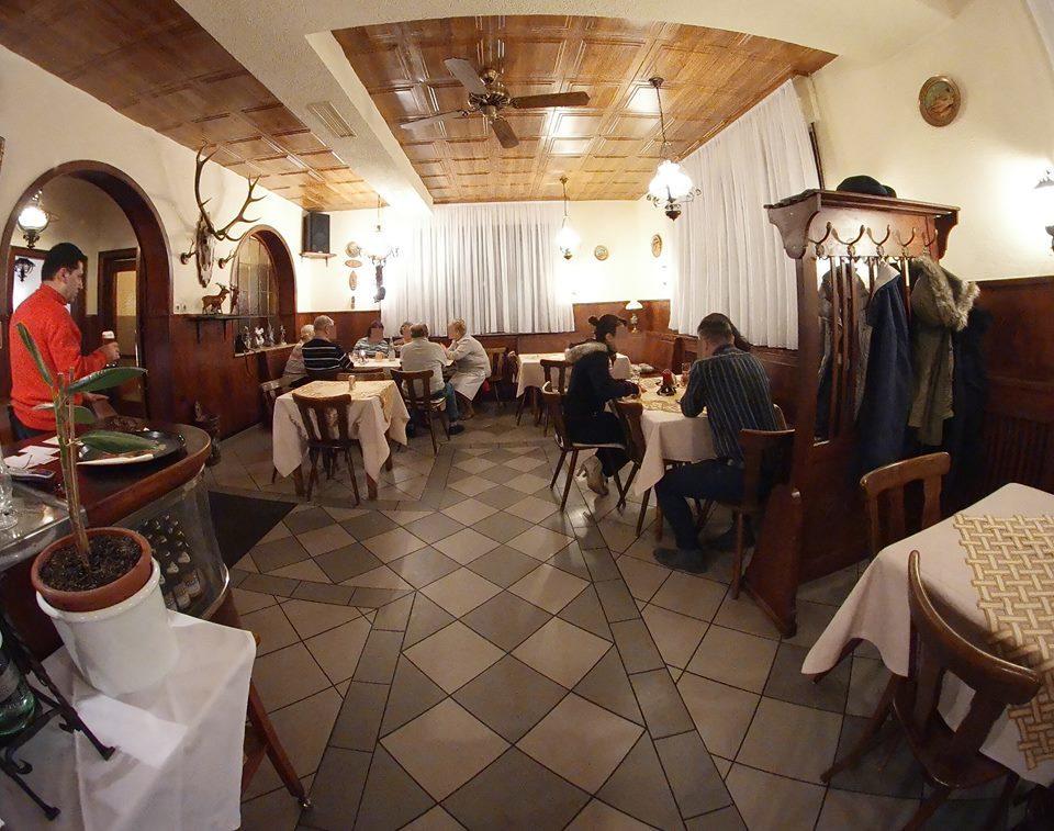 ホテルGasthaus Hirschberg ルートヴィヒスブルク エクステリア 写真