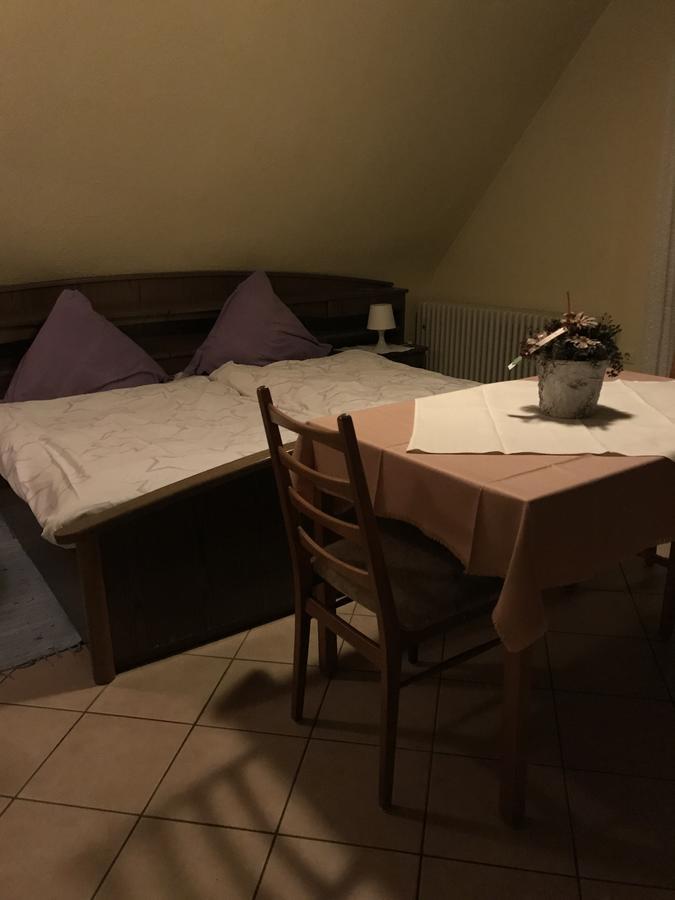 ホテルGasthaus Hirschberg ルートヴィヒスブルク エクステリア 写真