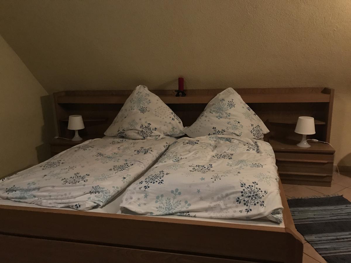ホテルGasthaus Hirschberg ルートヴィヒスブルク エクステリア 写真