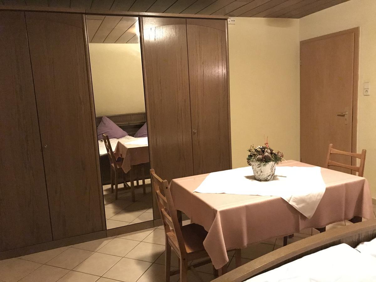 ホテルGasthaus Hirschberg ルートヴィヒスブルク エクステリア 写真